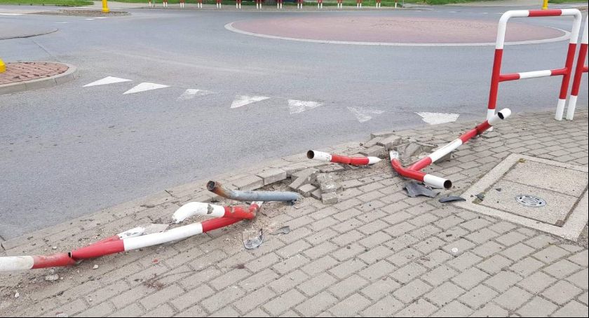 Pijany 27-latek w środku nocy jeździł ulicami Łowicza! Uderzył w barierki ochronne (Foto)
