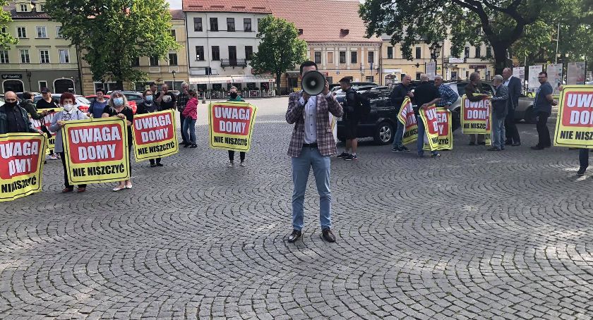 Protest przeciwko łowickiej obwodnicy na Starym Rynku (Foto i Video)