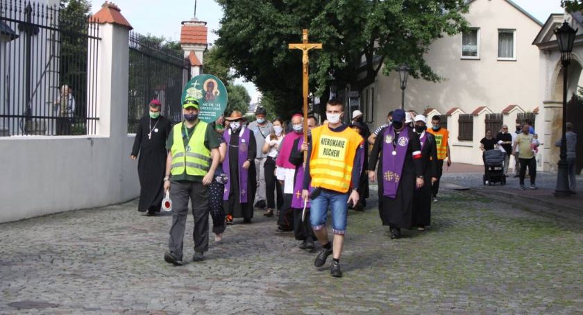 Młodzieżowa pielgrzymka z Łowicza wyruszy na Jasną Górę. Znamy szczegóły dot. zapisów
