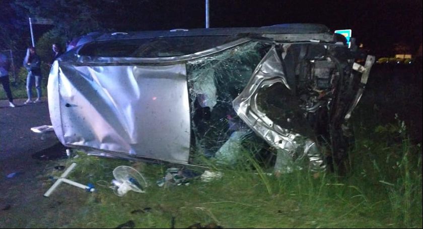 Dzierzgów. Nietrzeźwa 25-latka, kierująca pojazdem, uderzyła w latarnię 