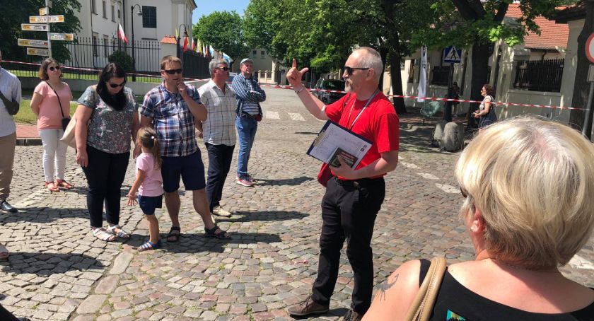 Poznaj dzieje Łowicza z przewodnikami PTTK! Zdzisław Kryściak o kościele św. Leonarda (Foto)