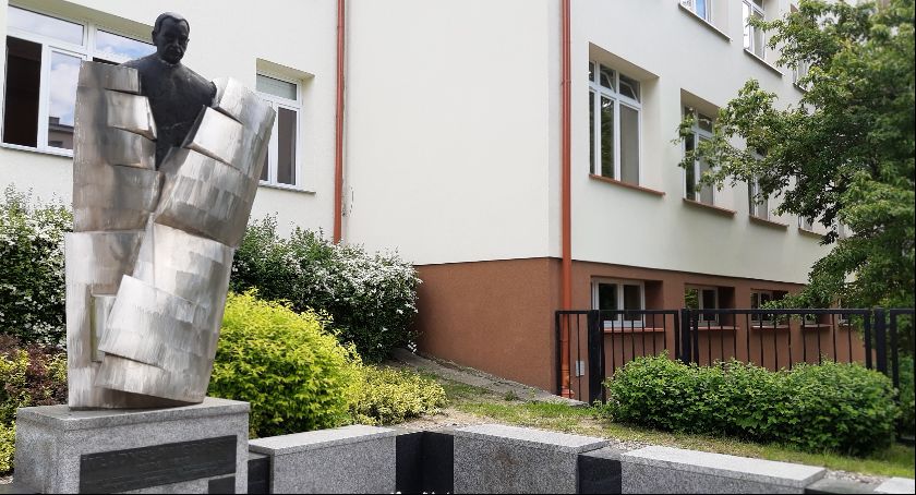 ZSP nr 4 w Łowiczu zaprasza Ósmoklasistów do klasy kształcącej w zawodzie : Technik rachunkowości