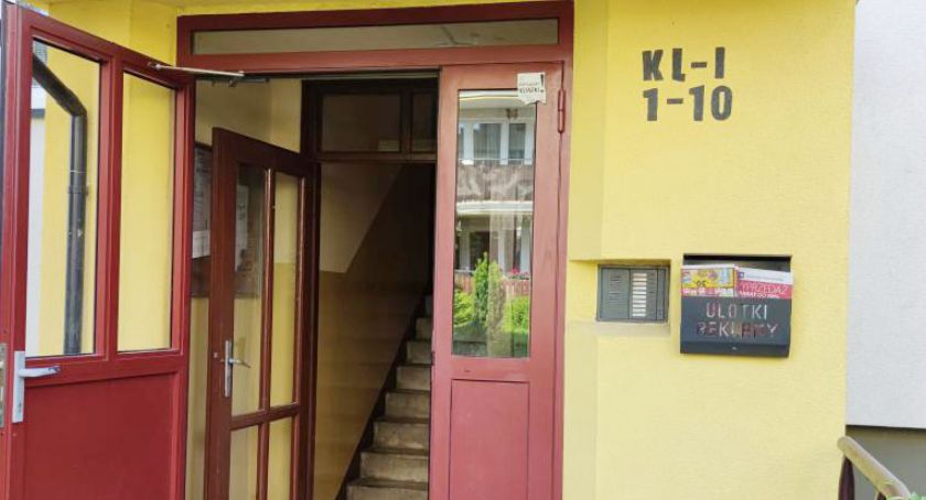 Pojemniki na ulotki staną przy klatkach schodowych w zasobach ŁSM