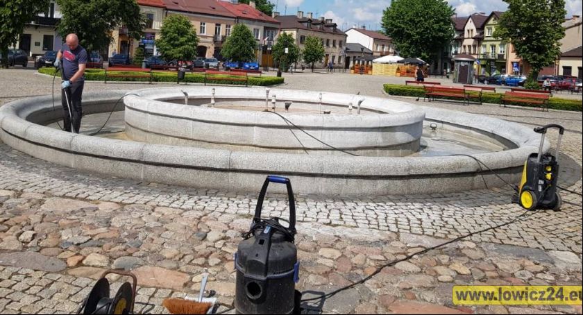 Jeszcze tylko wymiana sterownika i dziś fontanna zostanie uruchomiona (Foto)