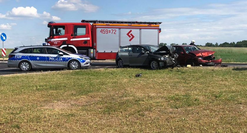 Bielawy. Dwa samochody zderzyły się przy stacji paliw (Foto)