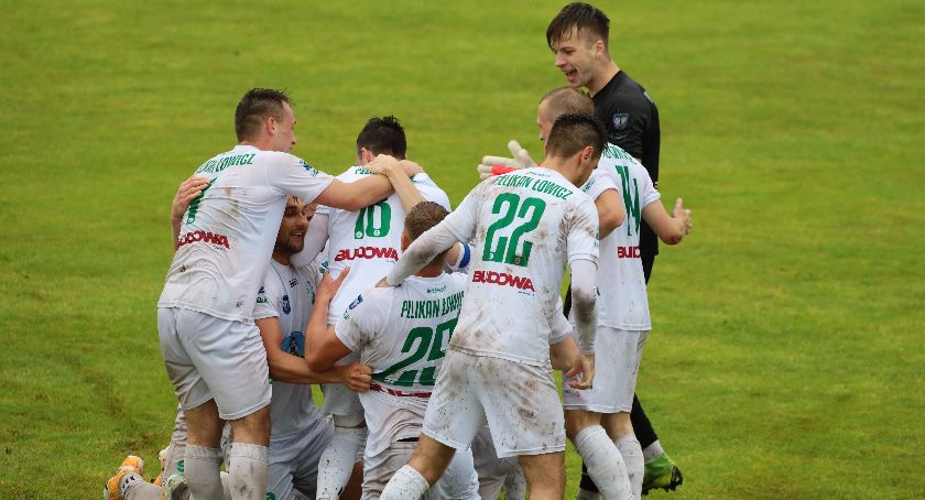 Pelikan wygrywa w końcówce meczu! (Foto)