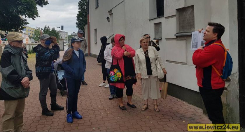 Jacek Rybus poprowadził kolejny spacer z przewodnikiem (Foto i Video)