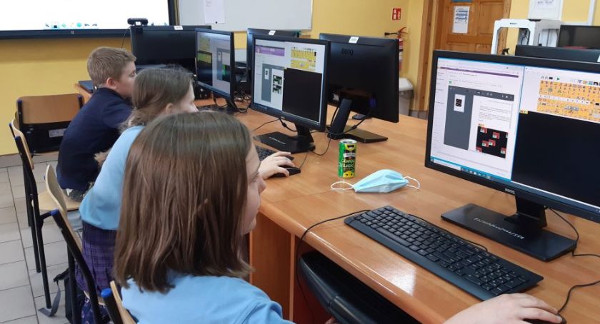 Uczniowie Pijarskiej finalistami międzynarodowego konkursu dla programistów