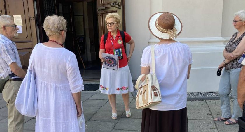 Anna Staniszewska poprowadziła dzisiejszy przewodnicki spacer (Foto i Video)