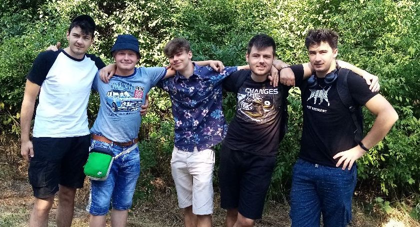 Uczniowie ZSP nr 1 w Łowiczu wzięli udział w akcji: Czysta Guźnia (Foto i Video)