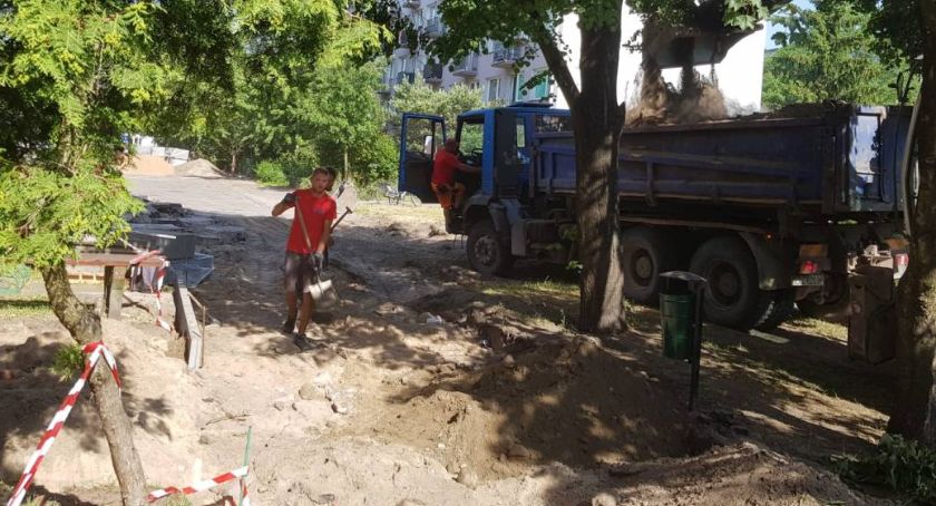 Osiedle Dąbrowskiego w Łowiczu. ŁSM rozpoczęła przebudowę nawierzchni (Foto  i Video)