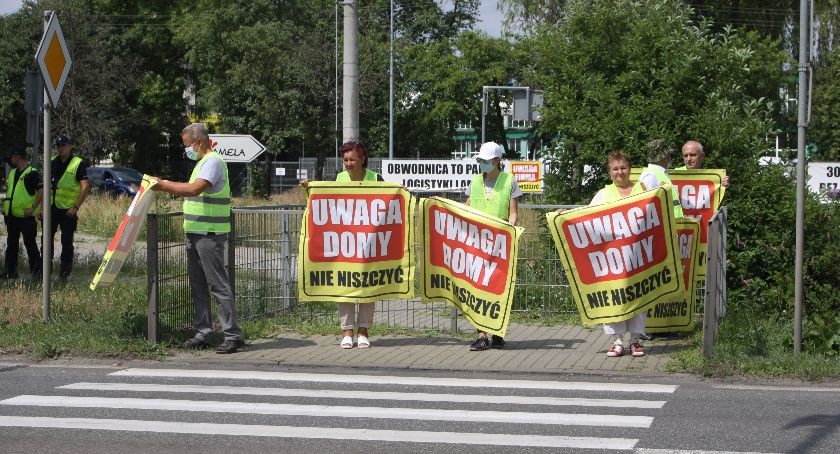 Łowicz. Protesty na drogach krajowych nr 14 i 92 (ZDJĘCIA, VIDEO)