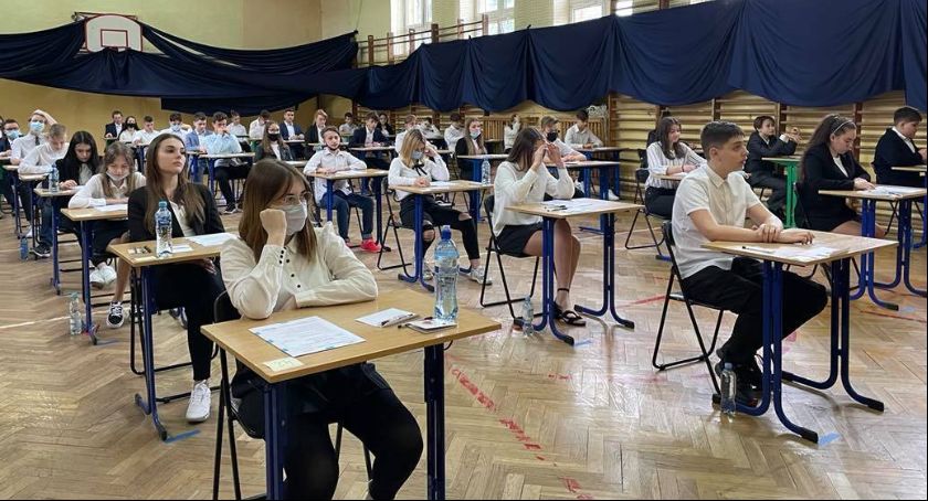 Egzamin ósmoklasisty 2021. Wiemy, jak poszło uczniom łowickich podstawówek!