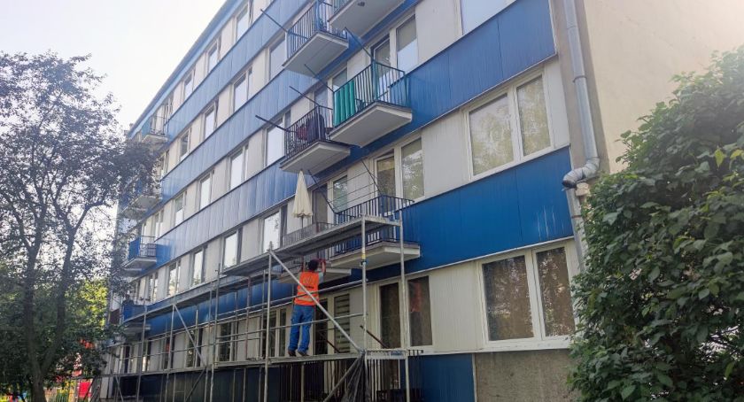 Trwają prace termomodernizacyjne na osiedlu Dąbrowskiego
