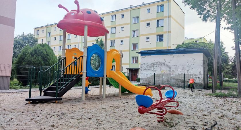 Nowy plac zabaw na osiedlu Władysława Reymonta