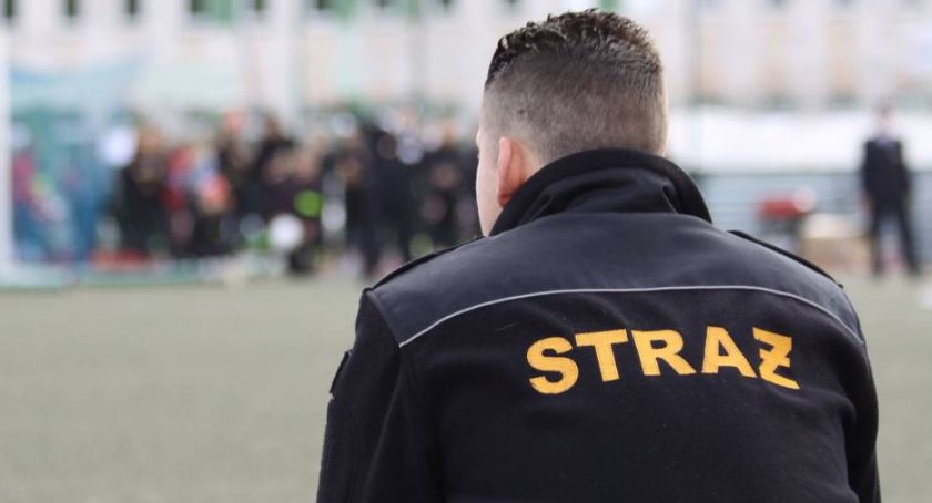 Oszuści mają nową metodę! Strażacy ostrzegają przed fałszywymi mundurowymi