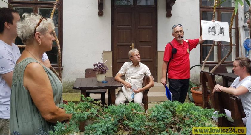Kolejny spacer z przewodnikiem za nami. Zdzisław Kryściak i klasztory w Łowiczu (Foto i Video)