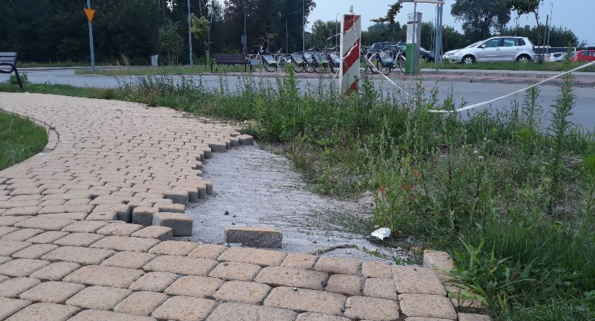 Łowicz. Kiedy ten chodnik zostanie odtworzony?
