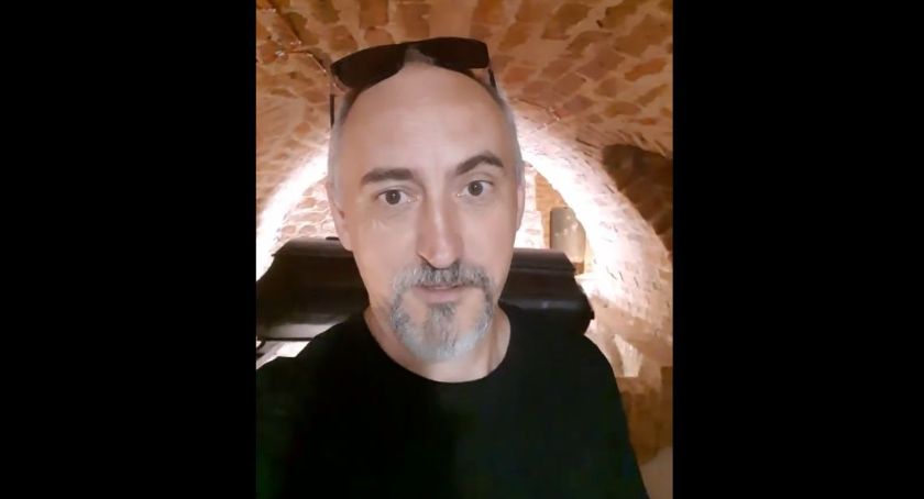 Łowicz. Przewodnik PTTK pokazał podziemne krypty w katedrze (VIDEO)