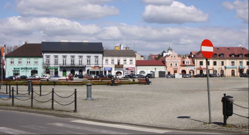 Czy na Nowym Rynku w Łowiczu pojawi się w końcu więcej zieleni?