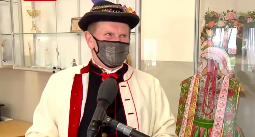 Stanisław Wróbel, kierownik RZPiT Boczki Chełmońskie, z własną Gwiozdą Łowicką