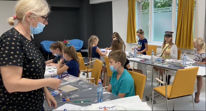Wakacyjne warsztaty w Miejskiej Bibliotece im. Andrzeja Kazimierza Cebrowskiego w Łowiczu (Foto)