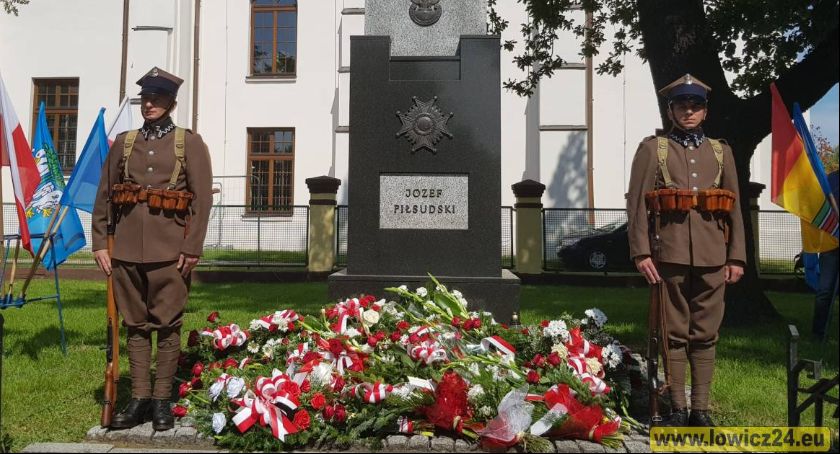 Miejskie obchody Święta Wojska Polskiego w Łowiczu (Foto i Video)