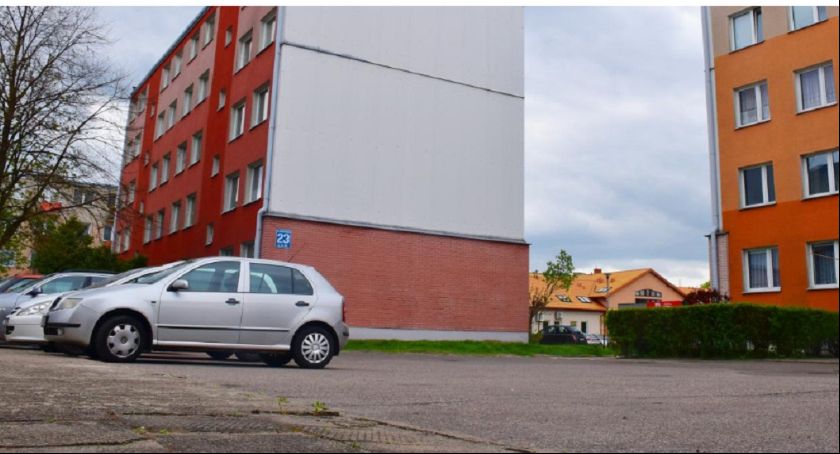Nowe nawierzchnie parkingów cieszą mieszkańców os. Dąbrowskiego