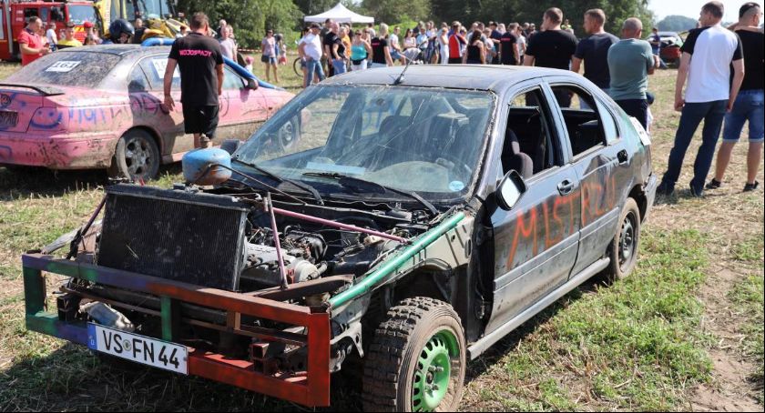 Szalony wyścig wraków w Chąśnie Drugim (Foto i Video)