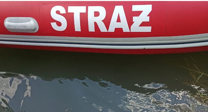 Patoki. Wywrócony kajak na Bzurze, na miejscu pracowało blisko 40 strażaków