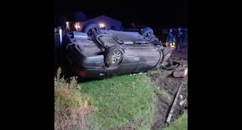 Goleńsko. Auto dachowało w rowie, kierowca był kompletnie pijany