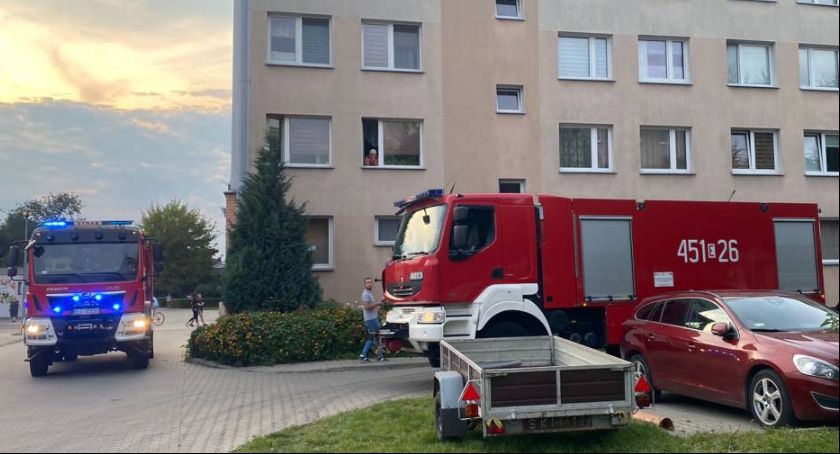 Łowicz. Wyczuwalny zapach gazu w bloku na os. Dąbrowskiego (Foto)