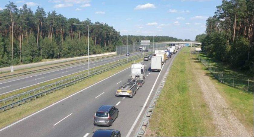 Podajemy, gdzie w Polsce ciężarówki nie mogą wyprzedzać na autostradzie