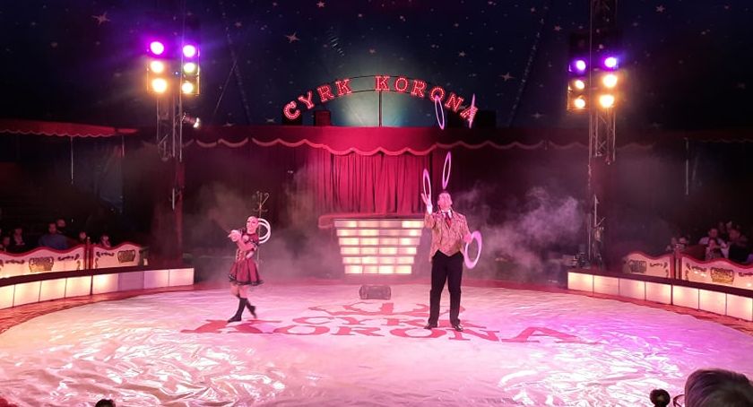 Cyrk Korona zaprezentował mieszkańcom Łowicza „Show jak z bajki” (Foto)