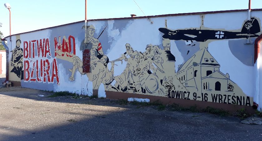 Łowicz. Na os. Dąbrowskiego powstaje patriotyczny mural (foto, film)