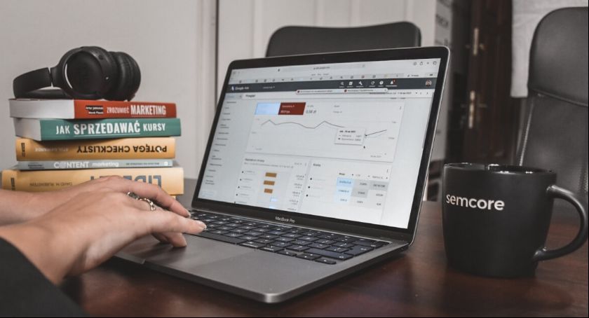 Tematy na bloga – skąd czerpać inspiracje i jak tworzyć ciekawe i angażujące treści?