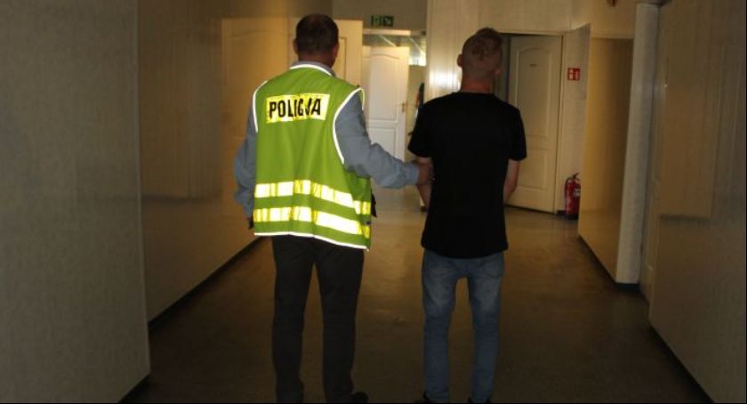 Najpierw groził, a później zniszczył drzwi! Grozi mu 5 lat pozbawienia wolności
