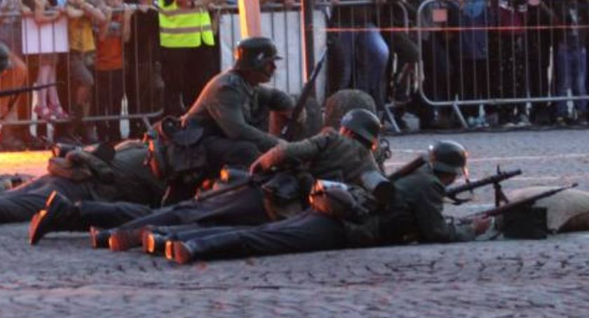 Rekonstrukcja historyczna bitwy o Łowicz na Starym Rynku (Foto, Video)
