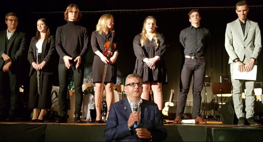 Koncert poezji śpiewanej w Pijarskich Szkołach Królowej Pokoju (Foto i Video)