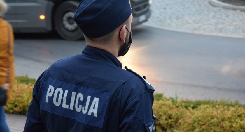 Funkcjonariusz z KPP Łowicz, w czasie wolnym od służby, zatrzymał pijanego kierującego 