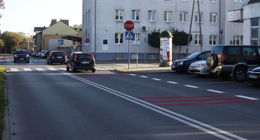 Łowicz. Progi akustyczne mają poprawić bezpieczeństwo na skrzyżowaniu