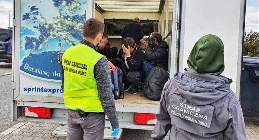 Nielegalni migranci zatrzymani na A2! Podróżowali samochodem kierowanym przez obywatela Turcji