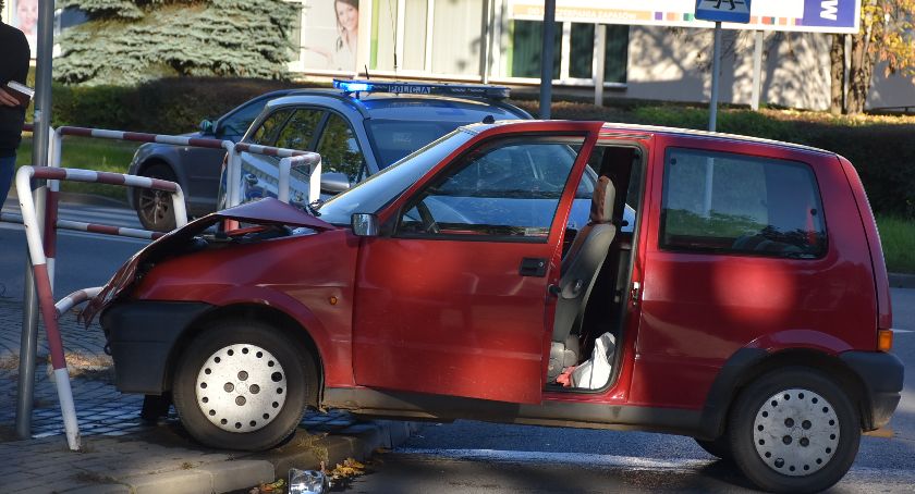 Łowicz. Kolizja dwóch samochodów osobowych (Foto)