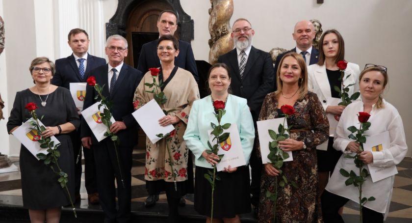 Nagrodzono dyrektorów, nauczycieli i pracowników oświaty (foto i video)