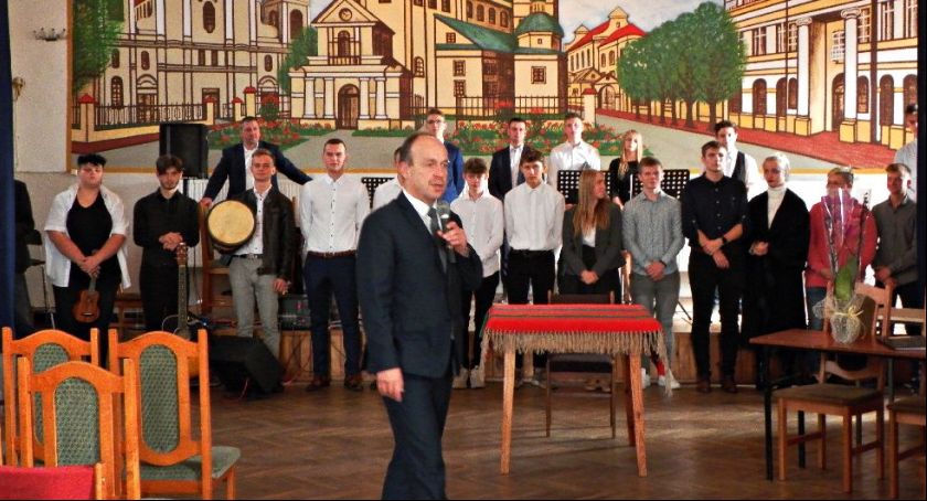 Dzień Edukacji Narodowej i Dzień Papieski w ZSP nr 1 (Foto)