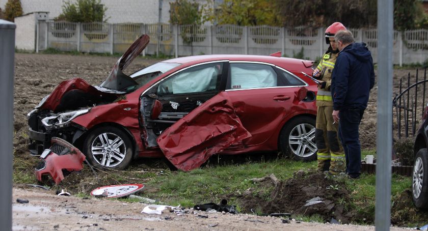 Wypadek pod Łowiczem. Jedna osoba trafiła do szpitala