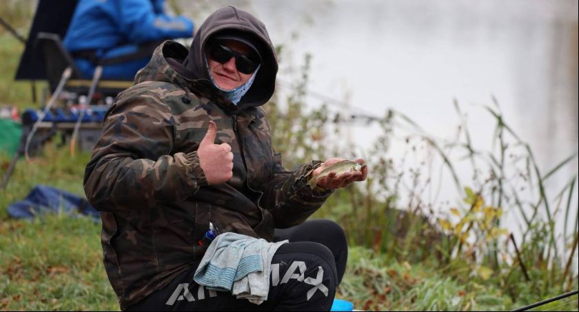 Amatorzy dużej ryby łowią dziś za Laskiem Miejskim (Foto i Video) WYNIKI!