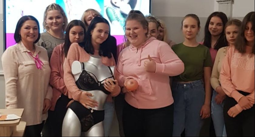 Różowo nam w Zespole Szkół i Placówek Oświatowych WŁ w Łowiczu (Foto)