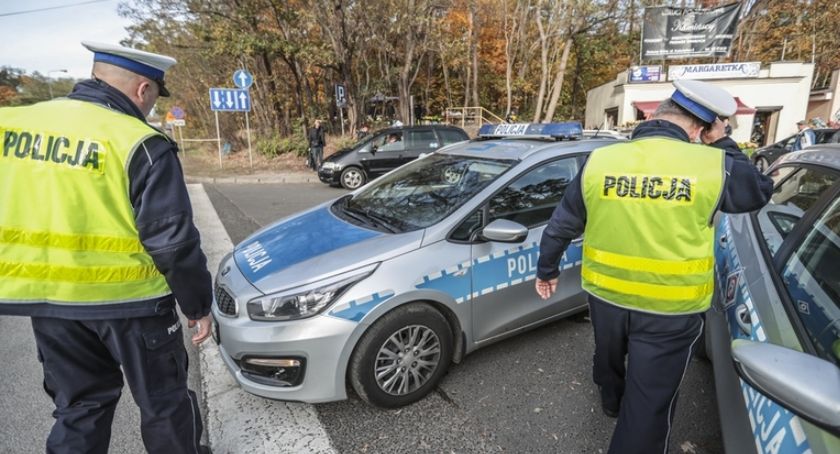 Ruszyła akcja „Znicz”. Co czeka kierowców?