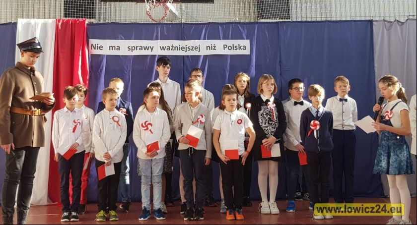 Obchody Święta Niepodległości w SP nr 7 w Łowiczu (foto, film)